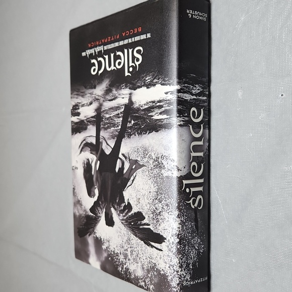 Becca Fitzpatrick, Silence - Picture 4 of 5